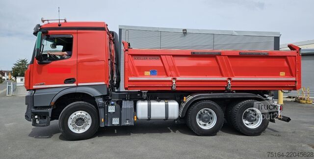 Trojstranný sklápací nákladný automobil Mercedes-Benz Arocs 2658 LK 6x4 Bordmatik