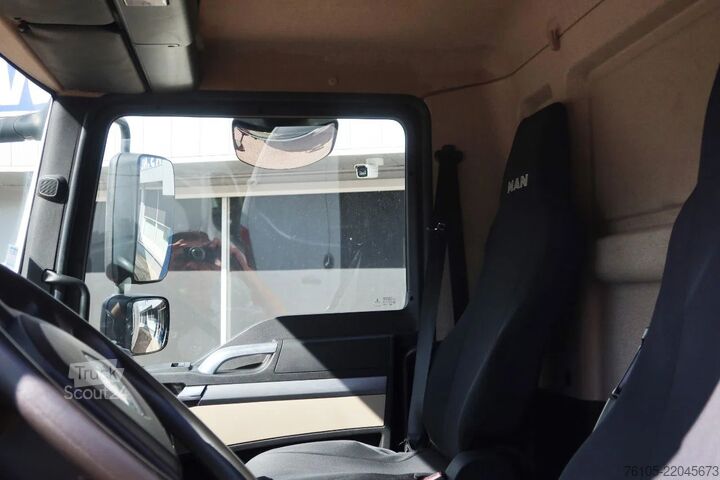 Mala MAN TGL 12.250 Bakwagen + Laadklep DHollandia 2000 kg
