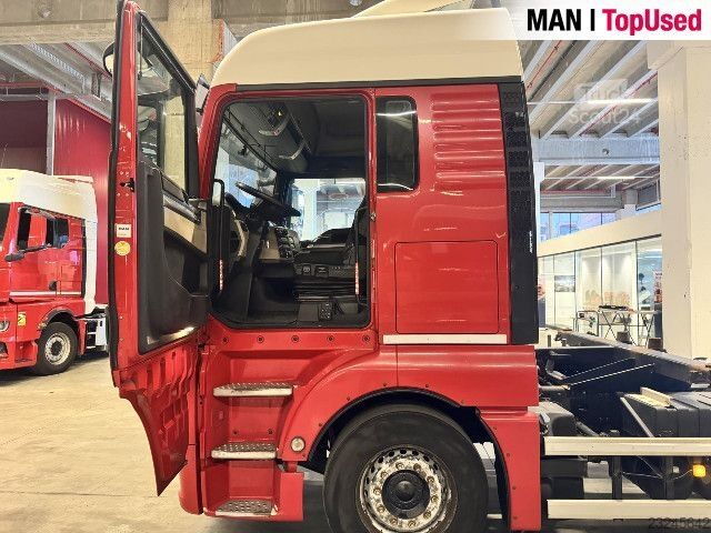 Камион за опасни материали MAN TGX 26.500 6X2-2 LL