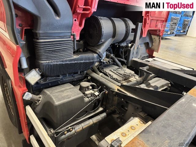 Камион за опасни материали MAN TGX 26.500 6X2-2 LL