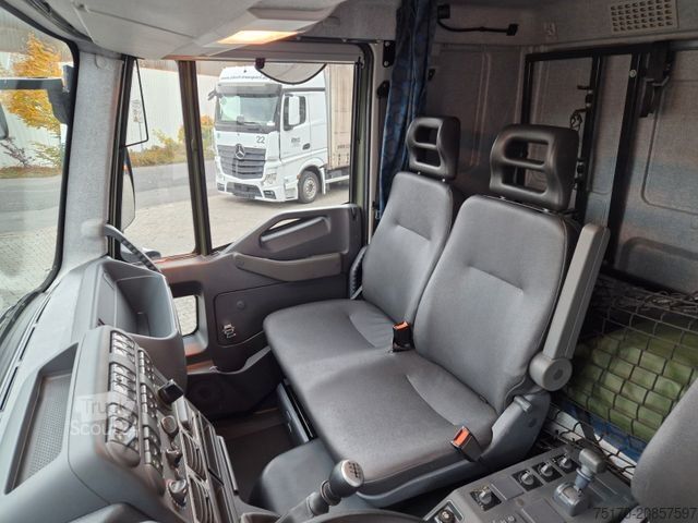 Flatbed truck IVECO Eurocargo ML100E22WM-BW 4x4 Pritsche L-Haus Bett