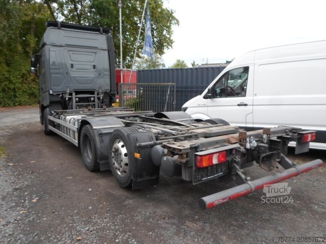 Camión con caja móvil MERCEDES-BENZ 2545/ 6x2