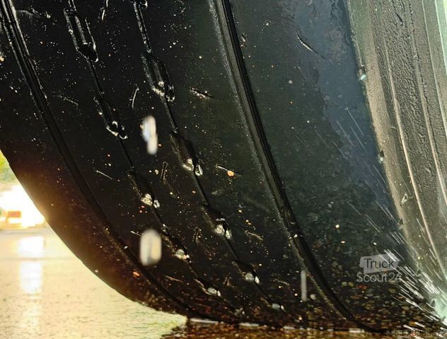 Box truck SCANIA P230 EURO 3 AIRCO MANUAL GEARBOX VAN BEURDEN ISO