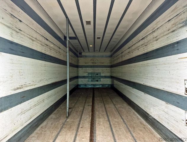 Box truck SCANIA P230 EURO 3 AIRCO MANUAL GEARBOX VAN BEURDEN ISO