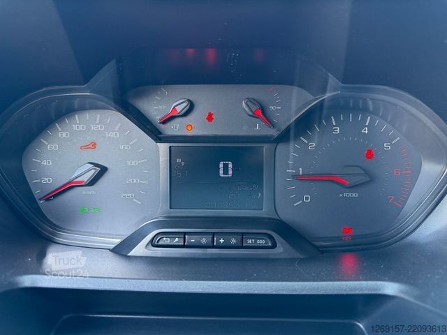 Furgone PEUGEOT Partner 1,5 DIESEL Premium Kasten Tempomat A/C