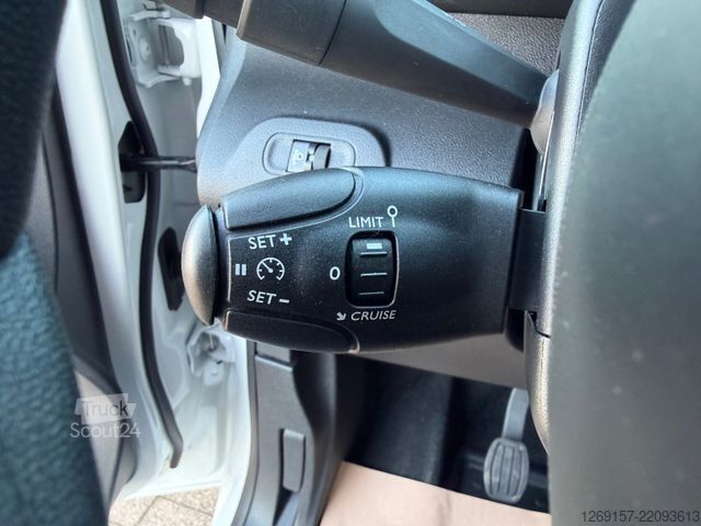 Furgone PEUGEOT Partner 1,5 DIESEL Premium Kasten Tempomat A/C