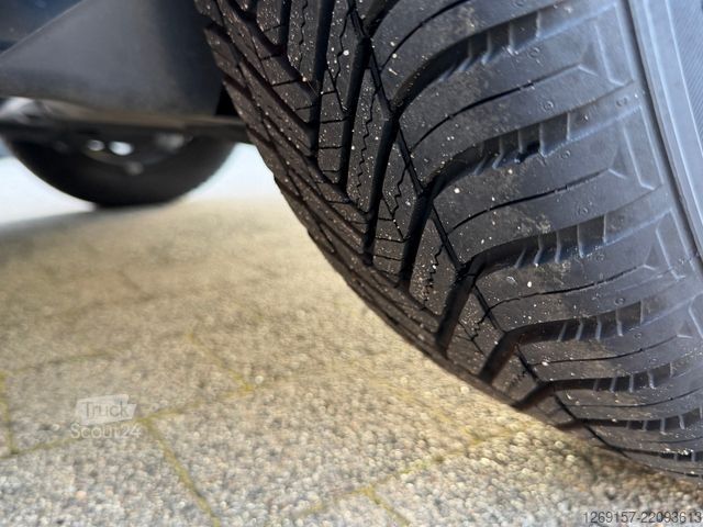 Furgone PEUGEOT Partner 1,5 DIESEL Premium Kasten Tempomat A/C