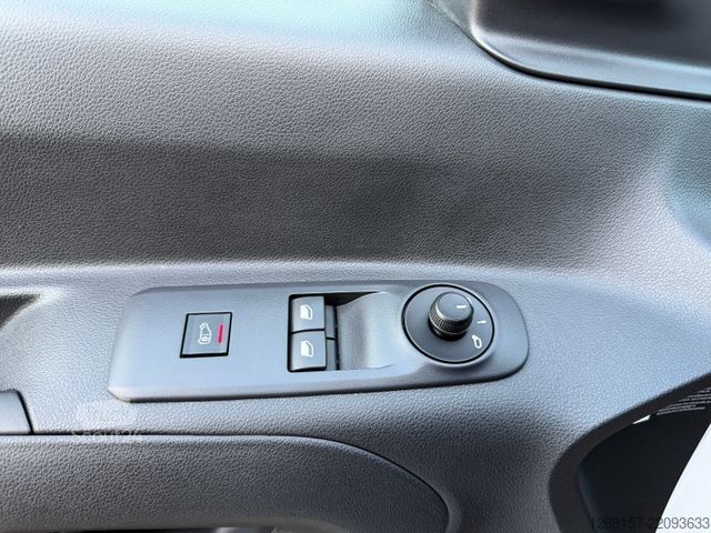 Furgone PEUGEOT Partner 1,5 DIESEL Premium Kasten Tempomat A/C
