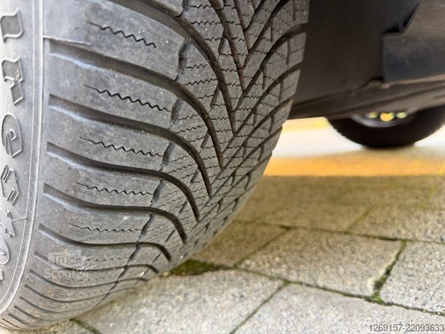 Furgone PEUGEOT Partner 1,5 DIESEL Premium Kasten Tempomat A/C