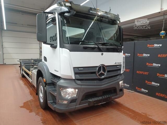 Camión con caja móvil Mercedes-Benz Antos 1824 L BDF