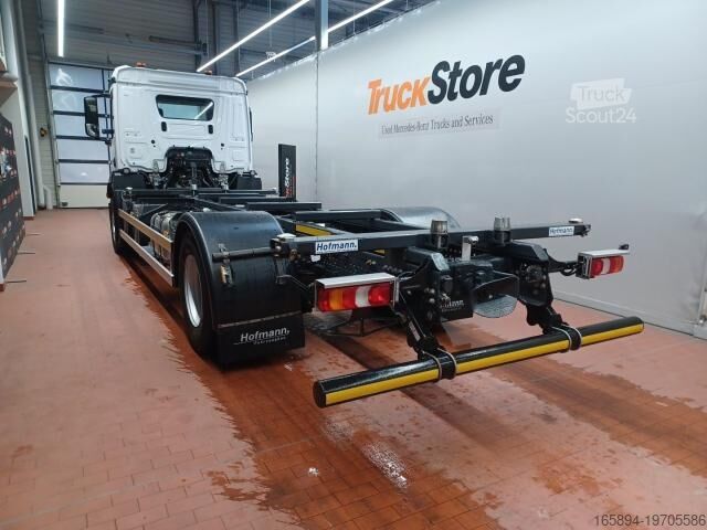 Camión con caja móvil Mercedes-Benz Antos 1824 L BDF