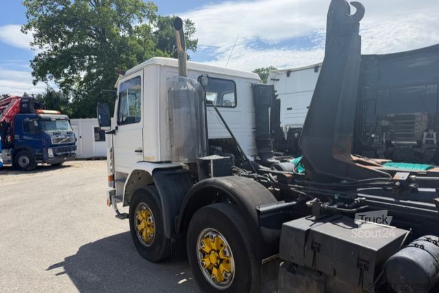 Camion scarrabile SCANIA P113 HL 360 8X4