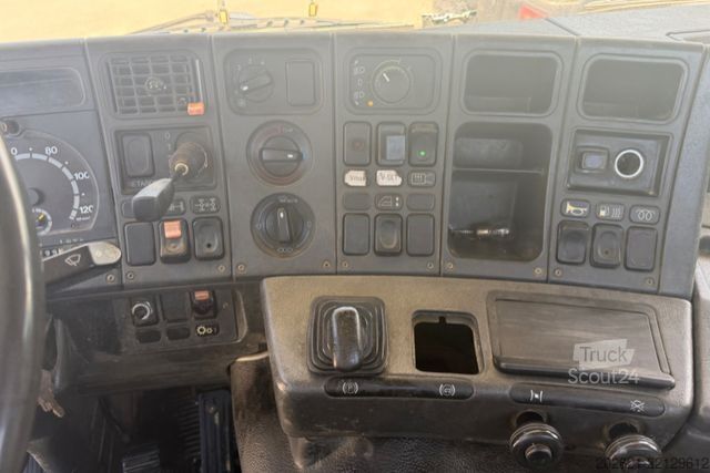 Camion scarrabile SCANIA P113 HL 360 8X4