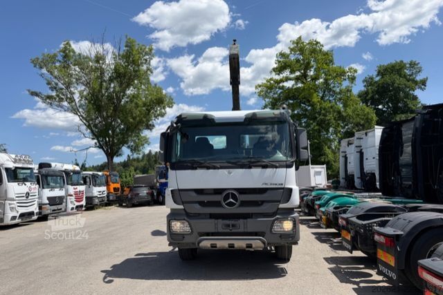 شاحنة قلّابة بذراع تحميل متحرك MERCEDES-BENZ Actros 3248 8x4 Abroller