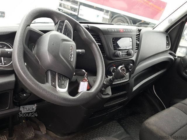 Vrachtwagen met bakwagen IVECO 35C14