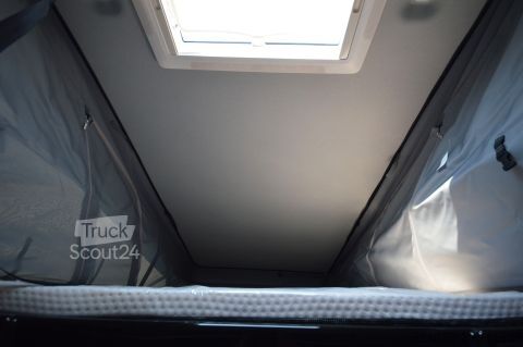 Asuntoauto Sunlight Camper Van Cliff 600 Schlafdach