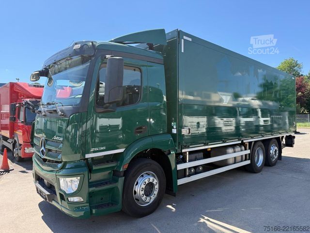 Autocamion transport băuturi MERCEDES-BENZ ANTOS 2536 L Getränkekoffer 7,40 m LBW 2 T*LENK