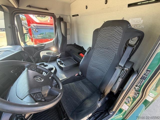 Autocamion transport băuturi MERCEDES-BENZ ANTOS 2536 L Getränkekoffer 7,40 m LBW 2 T*LENK