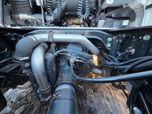 Volume trekker MAN TGX 18.460 4X2 LLS-U / Retarder / 2 Tanks