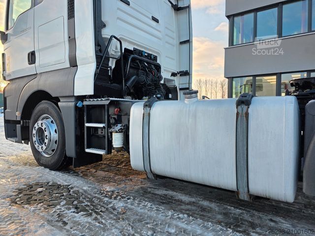 Standaard trekker MAN TGX 18.500 4X2 BLS / Retarder / 2 Tanks