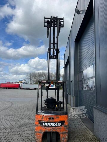 Gaffeltruck Doosan B18-T7 triplexmast, ss electrisch