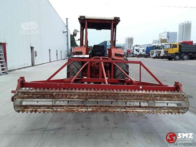 Traktorius Renault Machine