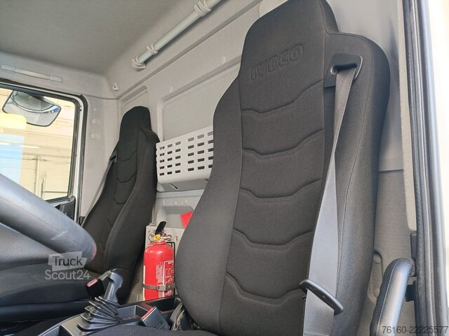Furgon sa sandukom, bočnim vratima i utovarnom rampom Iveco EUROCARGO 120E19P