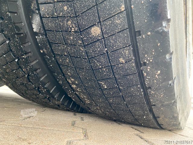 Flatbed truck MERCEDES-BENZ 1829 Axor| 5x Sitze*8x-Gang manuell*AHK*AC*Temp.