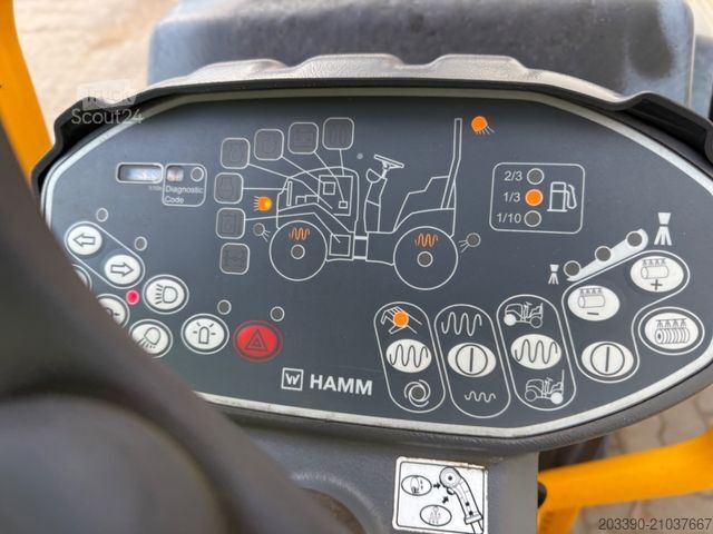 Одно-барабанний каток HAMM HD10C VV / 2016 BJ / 589 Stunden