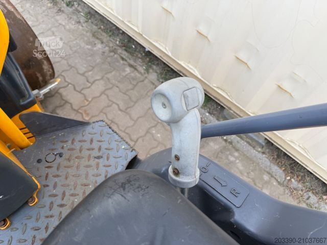 Одно-барабанний каток HAMM HD10C VV / 2016 BJ / 589 Stunden