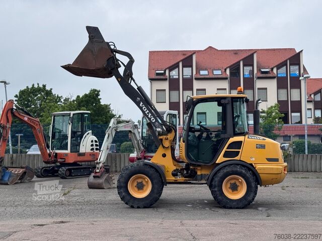 Погрузчик с колёсным шасси VOLVO L25F , L 25 Radlader, PG, 4- in 1 ,L 30