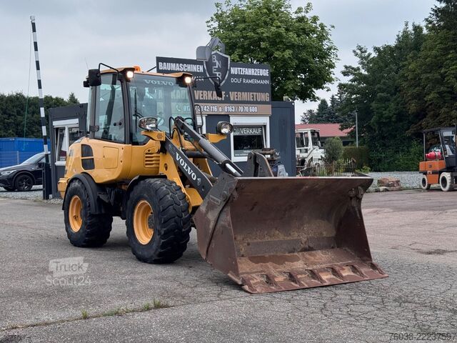 Погрузчик с колёсным шасси VOLVO L25F , L 25 Radlader, PG, 4- in 1 ,L 30