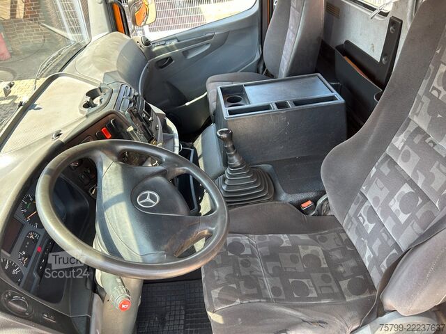 Camion basculante trilateral MERCEDES-BENZ 1828 3Skipper + PKG 12001 Kran 4x2