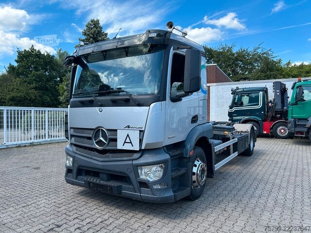 Camião porta-contentores de gancho MERCEDES-BENZ 1836 Antos Abroller 4x2