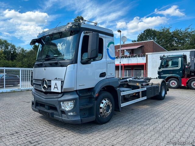 Camião porta-contentores de gancho MERCEDES-BENZ 1836 Antos Abroller 4x2