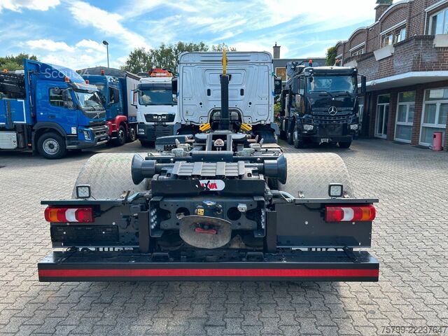 Camião porta-contentores de gancho MERCEDES-BENZ 1836 Antos Abroller 4x2