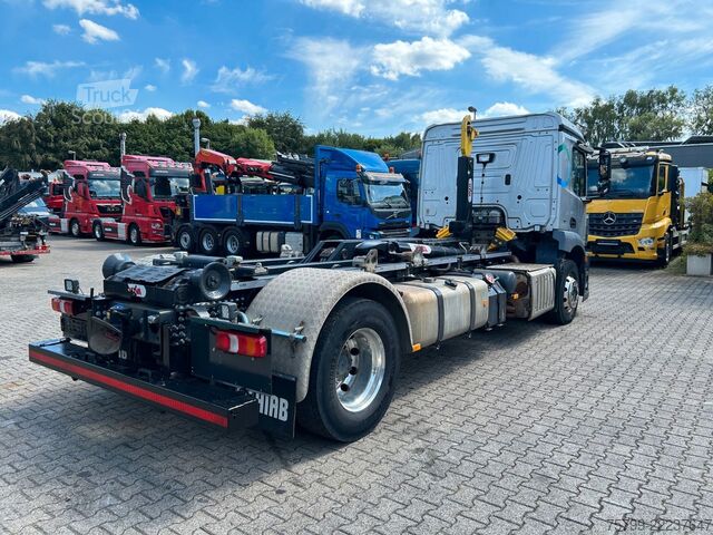 Camião porta-contentores de gancho MERCEDES-BENZ 1836 Antos Abroller 4x2