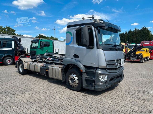 Camião porta-contentores de gancho MERCEDES-BENZ 1836 Antos Abroller 4x2
