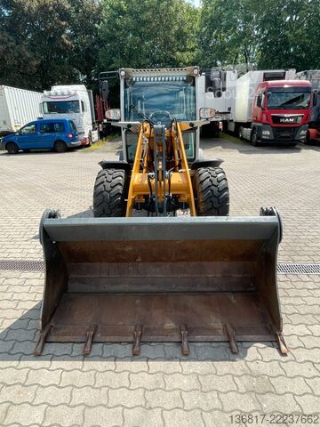 Колісний навантажувач LIEBHERR L506 COMPACT G8 Radlader 4IN1-Schaufel u. Gabel