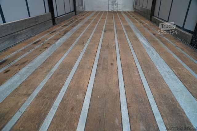 Remorque ouverte avec bâche FRUEHAUF / PRZYCZEPA / PRZEJAZDOWA / OSIE SAF / 2022 /