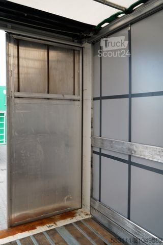 Remorque ouverte avec bâche FRUEHAUF / PRZYCZEPA / PRZEJAZDOWA / OSIE SAF / 2022 /