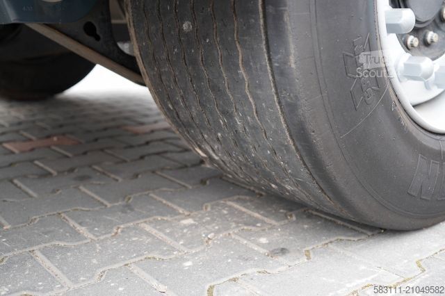 Remorque ouverte avec bâche FRUEHAUF / PRZYCZEPA / PRZEJAZDOWA / OSIE SAF / 2022 /