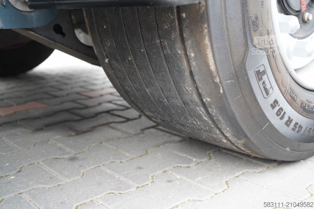 Remorque ouverte avec bâche FRUEHAUF / PRZYCZEPA / PRZEJAZDOWA / OSIE SAF / 2022 /