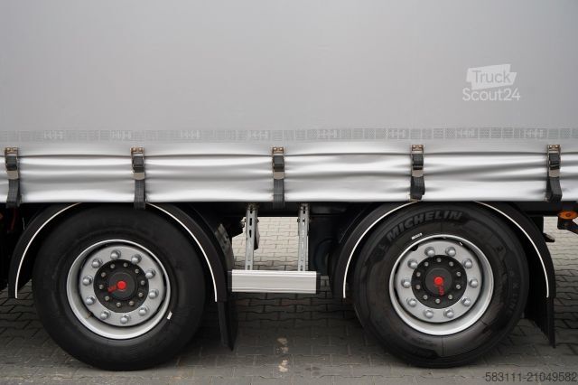 Remorque ouverte avec bâche FRUEHAUF / PRZYCZEPA / PRZEJAZDOWA / OSIE SAF / 2022 /