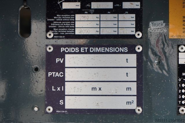 Remorque ouverte avec bâche FRUEHAUF / PRZYCZEPA / PRZEJAZDOWA / OSIE SAF / 2022 /