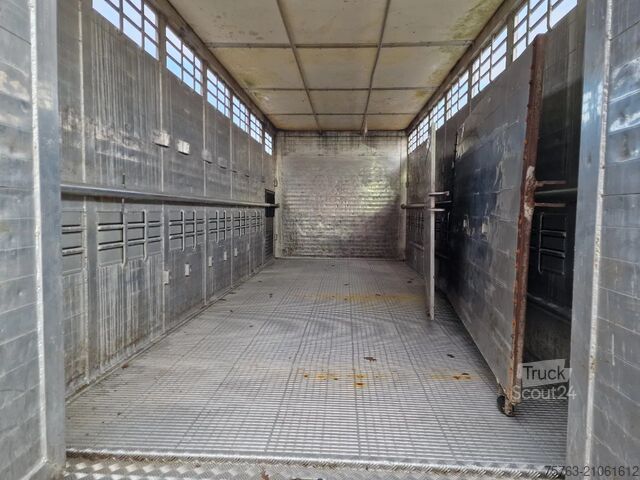 Veetransport DAF CF 400 4x2 - Menke Livestock 1 deck 16.48M2 - E...