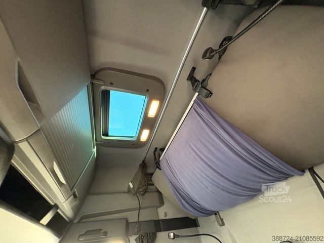 Standard SZM MAN TGX 18510*Intarder*Kühlbox*Navi*Klima*TÜV*2Tanks