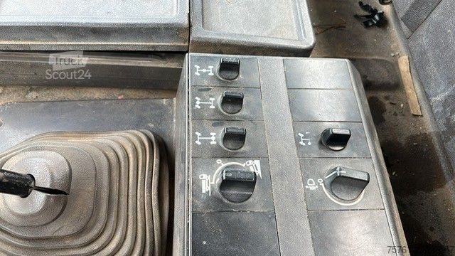 Autocamion basculant tridirecțional MERCEDES-BENZ 1824 AK Palfinger PK 8000
