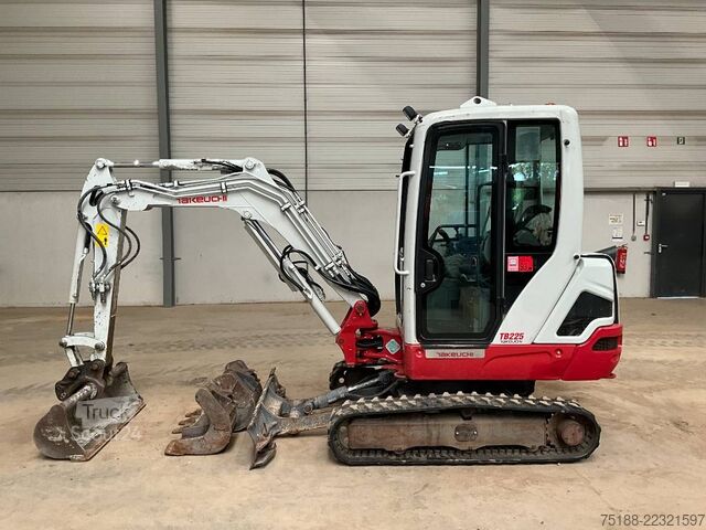 Miniekskavators Takeuchi TB 225