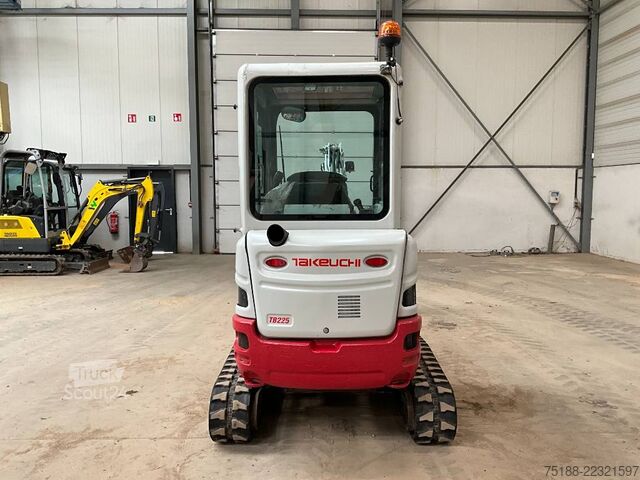 Miniekskavators Takeuchi TB 225
